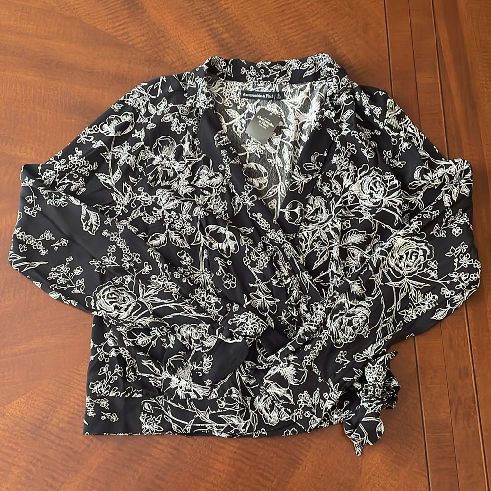 Abercrombie & Fitch Navy Collared Floral Blouse